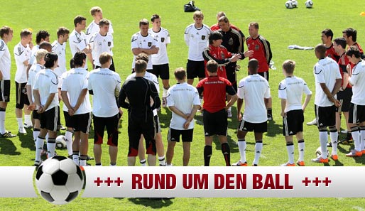 Joachim Löw bittet das DFB-Team heute zum ersten Training in Südafrika