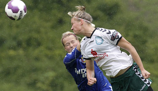 Duisburgs Alexandra Popp (r.) erhielt bei der U-20-WM 2010 den Goldenen Ball und den Goldenen Schuh