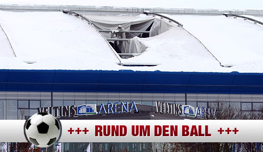 Der Schnee in Gelsenkirchen hat das Dach der Veltins-Arena schwer in Mitleidenschaft gezogen