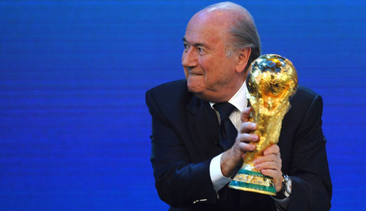 Sepp Blatter versucht weiterhin alles, um auf dem FIFA-Thron sitzen zu bleiben