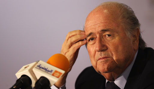 Die Sorgenfalten auf der Stirn von Sepp Blatter werden immer mehr