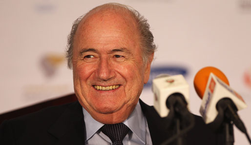 Sepp Blatter hat gut lachen. Er hockt für vier weitere Jahre auf seinem FIFA-Thron