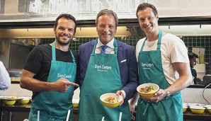 Bei der Eröffnung des "Ben Green“-Restaurants am freuten sich Steffen Henssler (v.l.), Flughafenchef Michael Garvens sowie Marcell Jansen