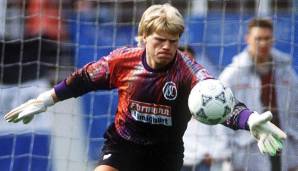 So fing alles an: In der Saison 1987/88 rückte Kahn in den Profikader seines Heimatvereins Karlsruher SC. Sein Debüt feierte er am 27. November gegen den 1. FC Köln.