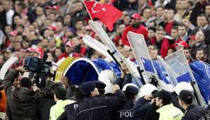 Am Abend des 16. Novembers 2005 ereignete sich in der Türkei ein Ereignis der Fußballgeschichte, das heute nur noch als "Die Schande von Istanbul" bekannt ist. Im Kampf um den letzten verbleibenden Startplatz bei der WM 2006 in Deutschland erlebte die …