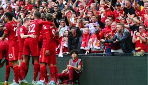 Immer wieder peitschen die Anhänger des FC Liverpool ihre Mannschaft nach vorn.