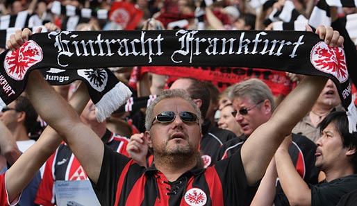 Eine neue Ära bei der Eintracht. Michael Skibbe übernimmt das Traineramt von Friedhelm Funkel