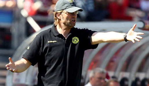 Borussia Dortmunds Trainer Jürgen Klopp testet beim TSV 1860 München sein Team
