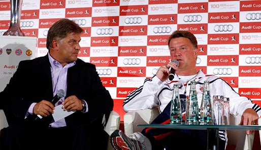 Aller Anfang ist schwer: Louis van Gaal und Markus Hörwick während der PK zum AUDI Cup 2009