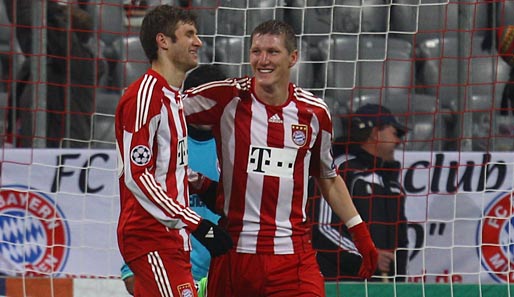 Bastian Schweinsteiger (r.) und Thomas Müller dürfen nicht auf ihren Lieblingspositionen spielen