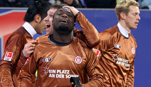 Gerald Asamoah, gegen den HSV noch Siegtorschütze, muss wie Fabian Boll in Dortmund passen