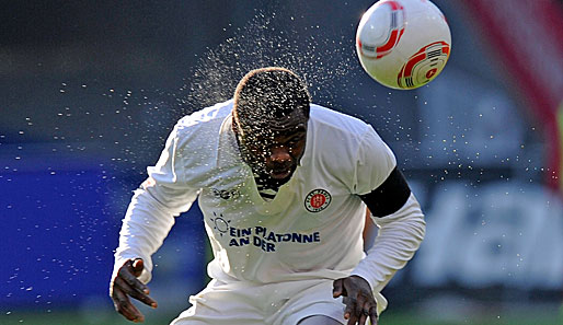 Traf im Test gegen den Kreisligisten TSV Nützen siebenmal: Gerald Asamoah
