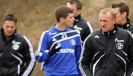 Seppo Eichkorn (r.) wird den FC Schalke 04 gegen Bayer Leverkusen als Cheftrainer betreuen
