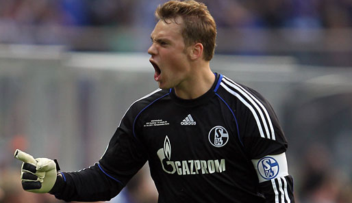 Manuel Neuers Wechsel vom FC Schalke 04 zu Bayern München zieht sich offenbar in die Länge