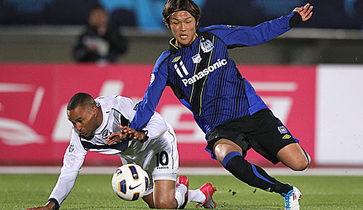 Der 19-Jährige Takashi Usami (r.) steht vor einem Wechsel zum FC Bayern