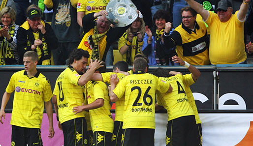 Borussia Dortmund hat die Ehre, die Bundesliga-Saison 2011/2012 vor heimischer Kulisse zu eröffnen