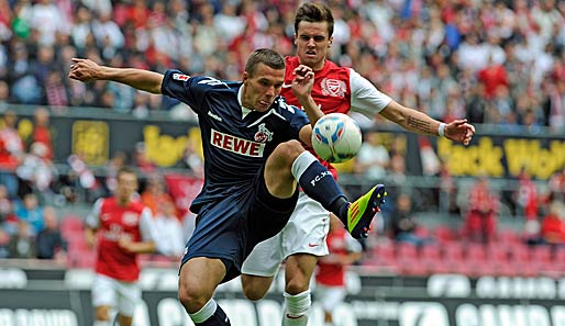 Lukas Podolski muss das Kapitänsamt an Teamkollege Pedro Geromel abgeben