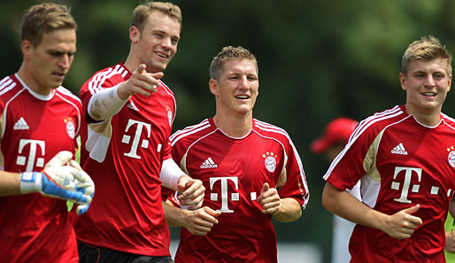 Manuel Neuer (2.v.l.) hat beim FC Bayern sofort Anschluss gefunden