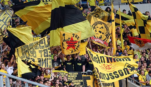 Die Anhänger von Borussia Dortmund im TSG-Gästeblock