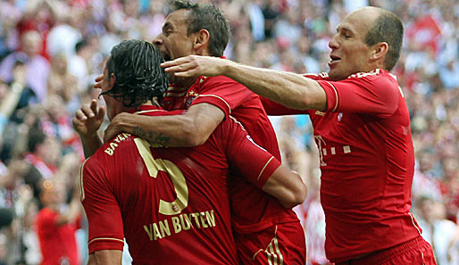Arjen Robben (r.) fühlt sich wohl beim FC Bayern München