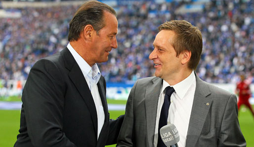 Huub Stevens (l.) bestätigte Gespräche mit Schalke und ist überrascht über die HSV-Absage