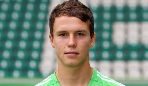 Bjarne Thoelke zählte beim Spiel gegen Bayer Leverkusen erstmals zum Kader des VfL Wolfsburg