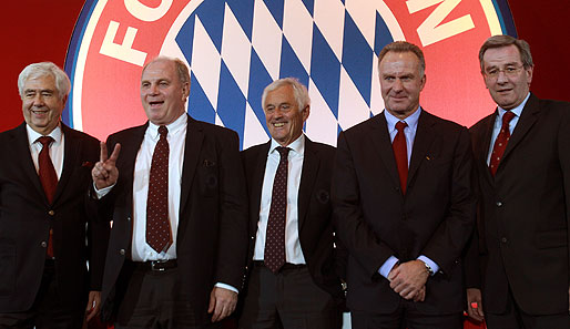Die Führungsriege des FCB: Scherer, Hoeneß, Rauch, Rummenigge und Hofpner (v.l.)