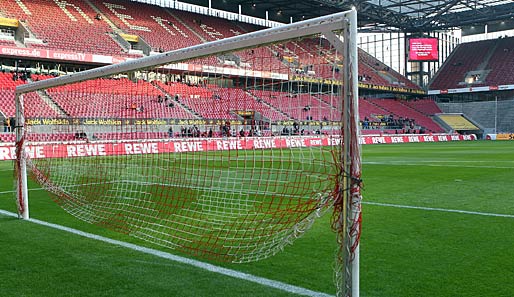 Der Ball rollte in Köln nicht, Ärger mit Fußball-Fans gab es dennoch