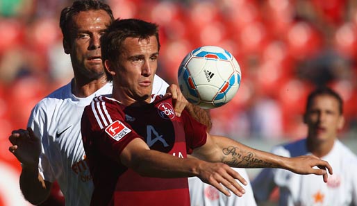 Tomas Pekhart droht mit einer Grippe für das Spiel gegen Leverkusen auszufallen