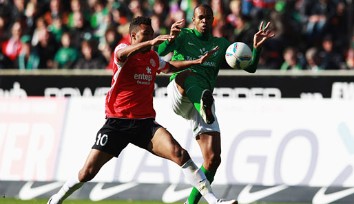 Naldo (r.) sollte von Bremen nach Wolfsburg wechseln - noch ist der Vertrag nicht unterschrieben