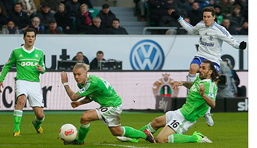 Selbst drei Wolfsburger können Draxler nicht am 1:0 hindern