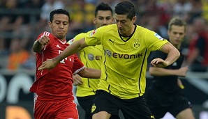Robert Lewandowski (r.) bekommt in München einen Vertrag bis 2019
