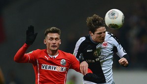 Pirmin Schwegler (r.) steht vor einem schwierigen Abstiegskampf mit Eintracht Frankfurt