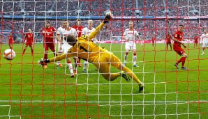 Die Entscheidung: Lewandowski (r.) hat das 3:0 für die Bayern gegen Köln erzielt