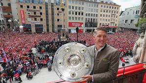 Bastian Schweinsteiger verabschiedete sich 2015 mit der Meisterschale aus der Bundesliga