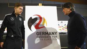 Joachim Löw und Leon Goretzka auf einem Event zur Vorstellung der Bewerbung für die EURO 2024