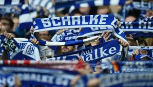 Preisübergabe an Schalker Fans für Fußballspruch des Jahres