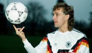 Erst einmal feiert Doll am 27. März 1991 aber sein Debüt für die deutsche Nationalmannschaft, nachdem er davor schon 32 Mal für die DDR auflief. 18 Partien wird Doll mit dem Adler auf der Brust bestreiten, unter anderem die EM 1992 in Schweden.