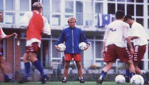 Doch auch nach seiner aktiven Karriere bleibt er dem HSV erhalten und übernimmt zunächst die U19 der Rothosen als Trainer. Über die zweite Mannschaft arbeitet er sich hoch und wird 2004, mit gerade einmal 38 Jahren, Chefcoach der Hanseaten.