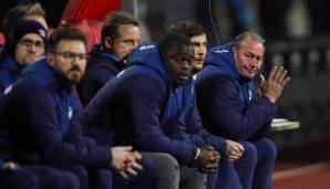 Schalke-Coach Huub Stevens (r.) sah ein schlimmes Spiel seines Teams.