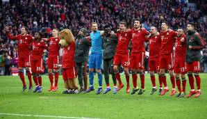 Die scheinen von der Kontroverse angestachelt worden zu sein, die Bayern spielen sich in einen Rausch und übernehmen nach sechs Siegen in Folge durch ein 6:0 gegen Wolfsburg erstmals seit knapp vier Monaten wieder die Tabellenführung.