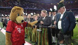 Dann allerdings kommen die Oktoberfest-Wochen, die den FC Bayern in eine dicke Krise rutschen lassen. Nach einem mageren 1:1 zum Oktoberfest-Auftakt gegen Augsburg folgen zwei blutleere Auftritte und verdiente Niederlagen in Berlin …