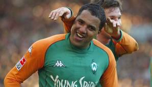 Als Exot kam Ailton 1998 aus Mexiko für 2,75 Millionen Euro nach Bremen. Der Brasilianer entwickelte sich direkt zum Publikumsliebling, gekrönt von der Saison 2004/05, als er nicht nur Torschützenkönig wurde, sondern mit Werder auch das Double gewann.