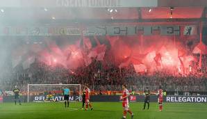 Zur Pause stand es 0:0 - anschließend ging das Spiel mit dem Feuer weiter. Dieses Mal waren es jedoch die Berliner, die Pyrotechnik abbrannten.