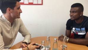 Reporter Kerry Hau traf Jhon Cordoba (r.) vor dem Spiel gegen Dortmund zum Interview in Köln.