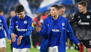 Wegen eines Gegentores in der Nachspielzeit hat der FC Schalke 04 beim Spiel gegen den 1. FC Köln den Sprung an die Bundesliga-Tabellenspitze verpasst.