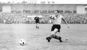 PLATZ 11 - DIETER KURRAT: 357 Pflichtspiele (19 Tore). Von 1959-1974 beim BVB.