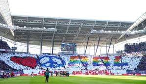 Love, Peace and Corona? Beim Heimspiel von RB Leipzig gegen Bayer Leverkusen sollen Security-Beamte des Stadions einige Japaner aufgrund des grassierenden Coronaviruses aus dem Stadion entfernt haben.