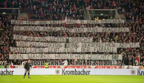 Beim Montagsspiel der 2. Liga zwischen Stuttgart und Bielefeld gab es ebenfalls Kritik: Die Fans knöpften sich Hopp, Rummenigge, den DFB und die Medien vor.