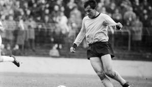 PLATZ 21: REINHOLD WOSAB - 8 Saisons von 1963 bis 1971 (234 Spiele, 74 Tore): Leitete den ersten BL-Treffer der Geschichte ein und ist eine BVB-Legende. Stellte später Pokale her, u.a. FIFA- und UEFA-Auszeichnung ("Weltfußballer", "Goldener Schuh").